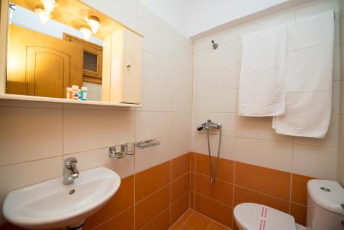 a bathroom with a sink and a toilet at Elena Studios in Athanion