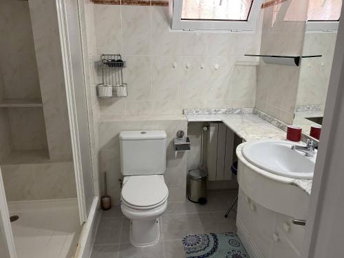 Bilik mandi di VillaDoni: comfortable, hospitable, relaxing place