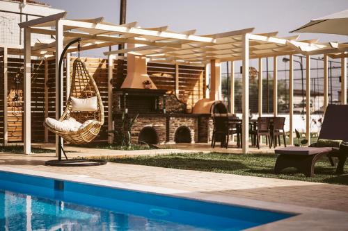 Bazén v ubytování Villa Astron by CorfuEscapes nebo v jeho okolí