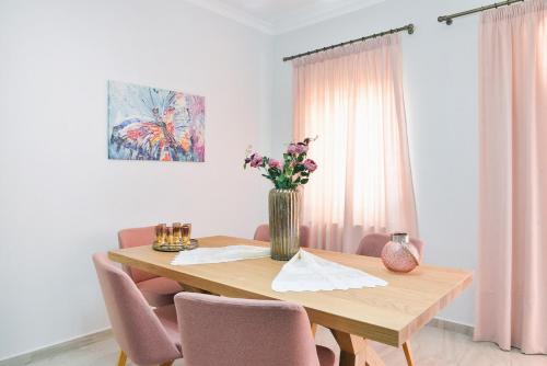Aristea's Apartment 2nd Floor