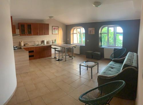 Kuchyňa alebo kuchynka v ubytovaní Apartamenty nad jeziorem