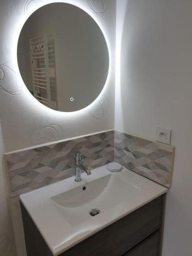 a bathroom with a sink and a mirror at Chambres de Villée in Saint-Georges-de-Gréhaigne
