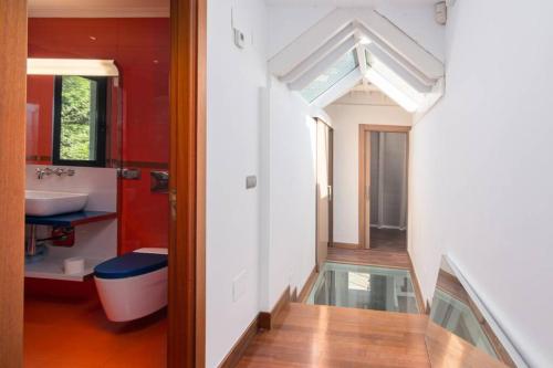 a bathroom with a sink and a glass door at Espectacular villa al borde del mar in Liencres