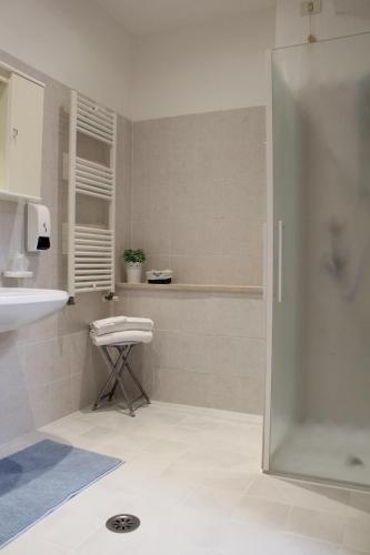 a bathroom with a shower and a sink at IL TURRIONE "app. Santa Chiara" in Assisi