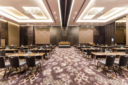 Espace de conférence ou salle de réunion dans l'établissement Radisson Blu Hotel, Dubai Canal View