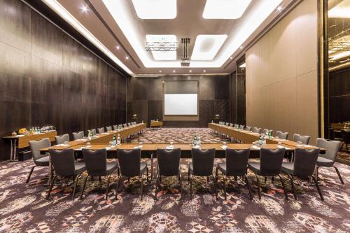 Espace de conférence ou salle de réunion dans l'établissement Radisson Blu Hotel, Dubai Canal View