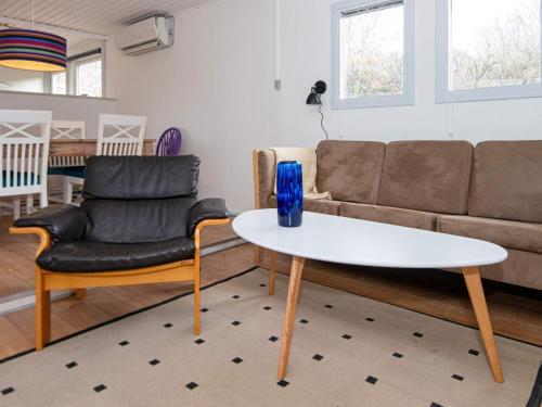 Posezení v ubytování 6 person holiday home in Ebeltoft