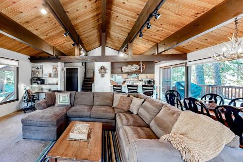 Cozy Carnelian Bay Cabin – Photos 2