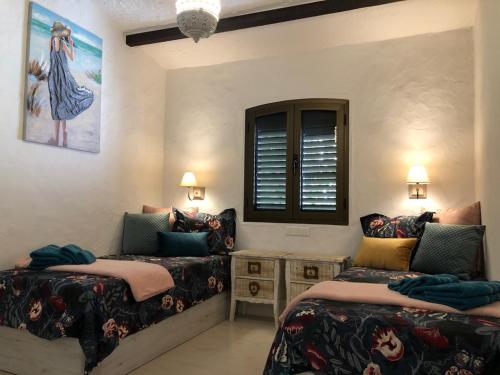 A bed or beds in a room at Panoramic Ocean View Apartment