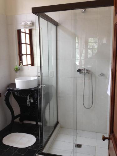 a bathroom with a shower and a sink at Hotel Boutique El Consulado in La Paz