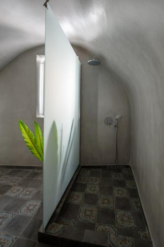 a hallway with a shower and a tile floor at Betty's Home Santorini in Karterados