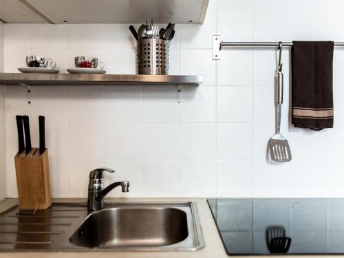 Montmartre Apartments Dalidaにあるキッチンまたは簡易キッチン