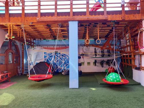 a room with two swings hanging from a ceiling at Triniti Vendégház in Eger