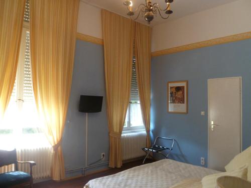 
a bedroom with a large window and a bed at Hotel Waldfriede in Darmstadt
