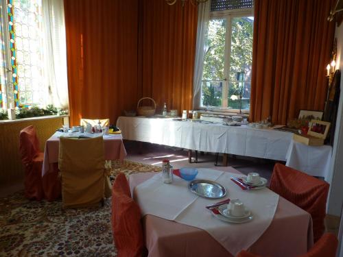 Restorāns vai citas vietas, kur ieturēt maltīti, naktsmītnē Hotel Waldfriede