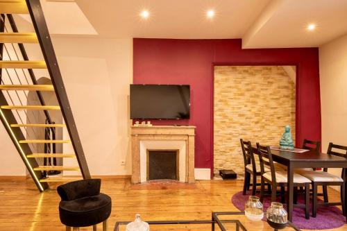 a living room with a fireplace and a flat screen tv at Chouet'appart in Dijon