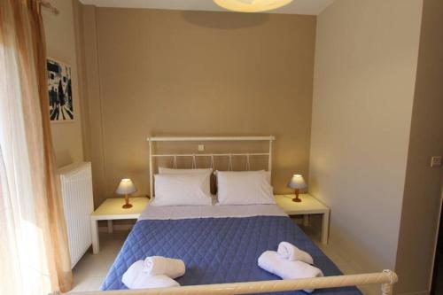 A bed or beds in a room at COZY APARTMENT IN THE HEART OF THE TOWN