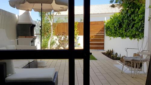 Magnific Studio with a cozy garden, 5 minutes to the beach