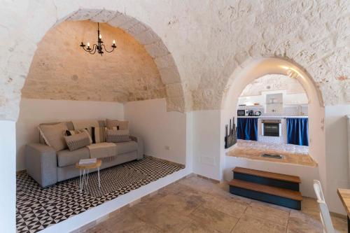 A seating area at HelloApulia - Trulli Le Murge