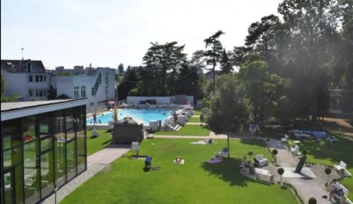 Bazén v ubytovaní Apartmány Centro & Jacuzzi alebo v jeho blízkosti