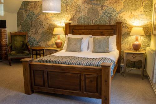 a bedroom with a bed and two tables and two lamps at The Green Dragon in Marlborough