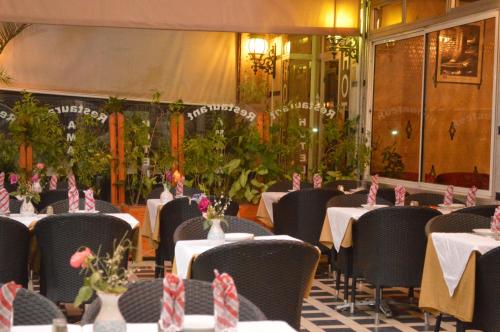 
A restaurant or other place to eat at Hotel Amalay
