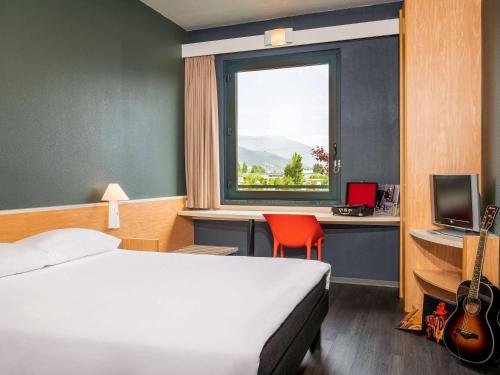 Postel nebo postele na pokoji v ubytování Hotel Ibis Firenze Prato Est