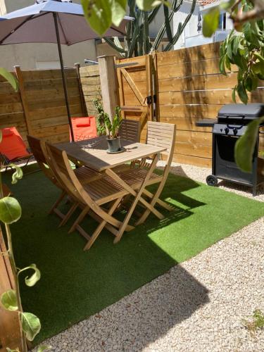 Petite Maison en ville avec jardin proche des plages