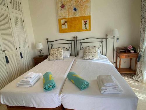 Postel nebo postele na pokoji v ubytování Dúplex de lujo en la playa Estepona Costa del sol