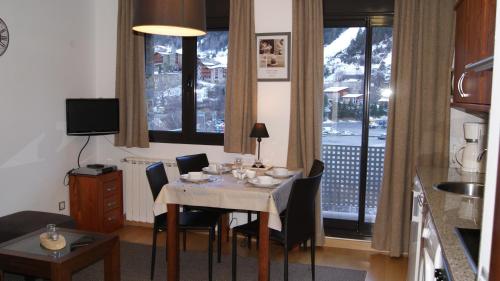  Soldeu Paradis Gran Sol -  Room  picture :   Tea/Coffee maker    Internet facilities    Bath                           