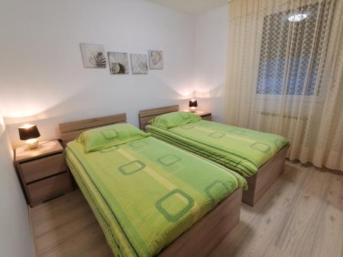 Ліжко або ліжка в номері Apartment Lošč - Podbela