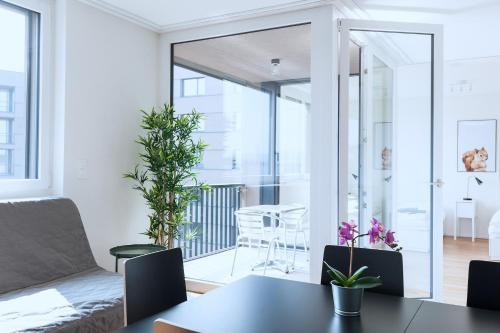 Area soggiorno di HITrental Basel Apartments