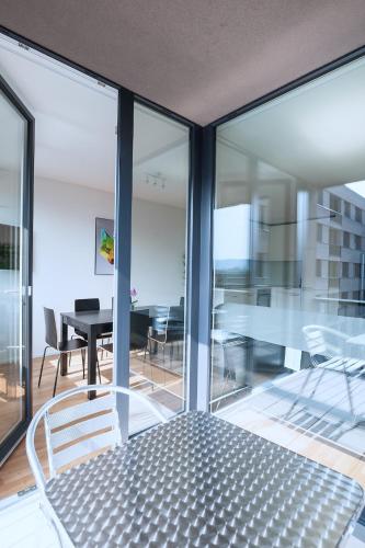 Area soggiorno di HITrental Basel Apartments