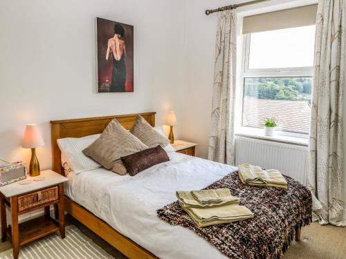 a bedroom with a bed and a window at Sunnyside Villa in Holmfirth
