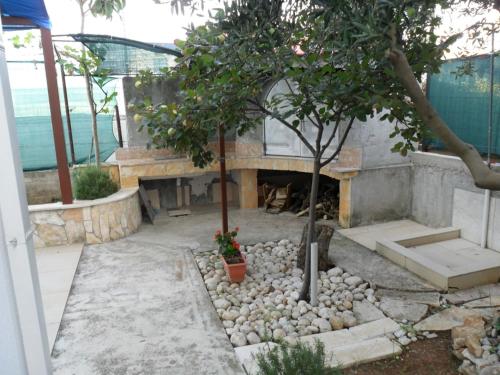 Fotografia z galérie ubytovania Apartment in Okrug Gornji with Seaview, Terrace, Air condition, WIFI (4790-2) v Trogiri