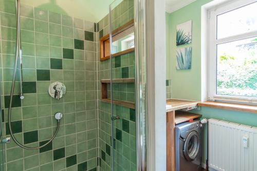 Ένα μπάνιο στο Ferienhaus am Deich Wohnung 02