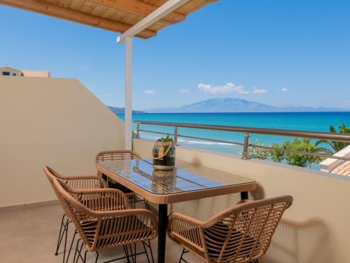 Paradise Elegant Beach Apartments, by ZanteWize