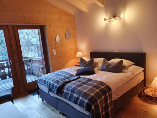 เตียงในห้องที่ Appartement Nendaz Chardon Bleu