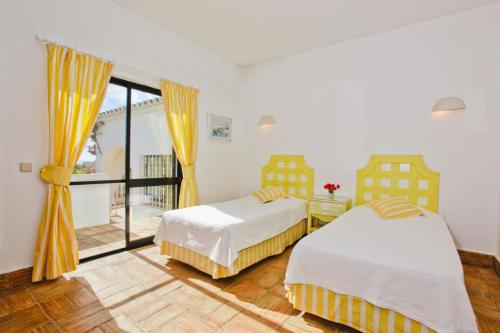 Säng eller sängar i ett rum på Casa dos Cardos