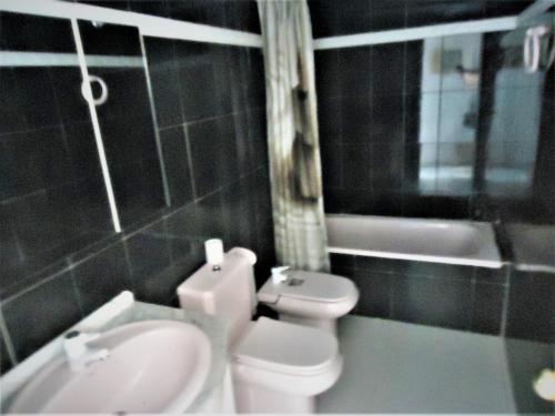 Ένα μπάνιο στο Residencial Forner LEK