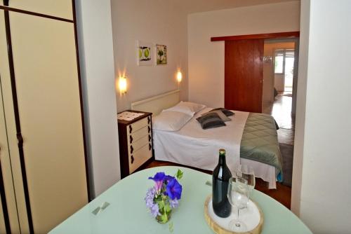 Posteľ alebo postele v izbe v ubytovaní Apartment in Duce with sea view, terrace, air conditioning, WiFi 4969-2