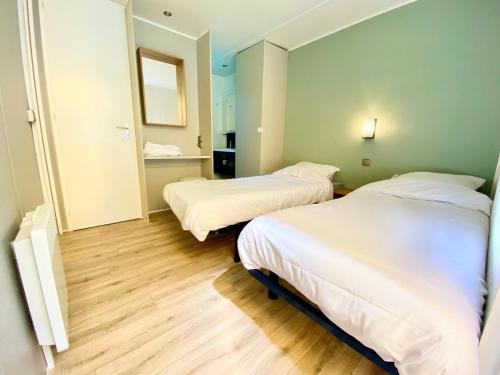 En eller flere senge i et værelse på See Breizh by Home From Home