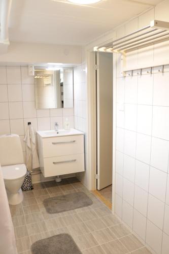 Koupelna v ubytování Kärraton Stugor Centrala Åhus