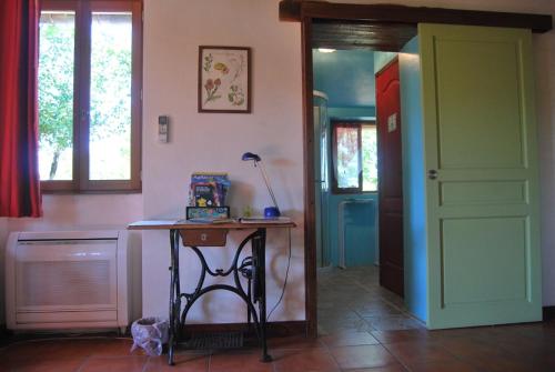 a room with a table with a lamp on it at Le Chant du Coq in Lacave