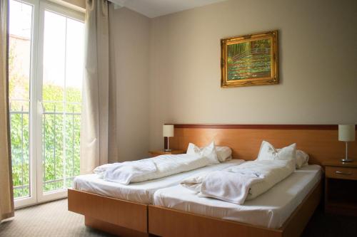 Ένα ή περισσότερα κρεβάτια σε δωμάτιο στο P4W Hotel Residence Szombathely
