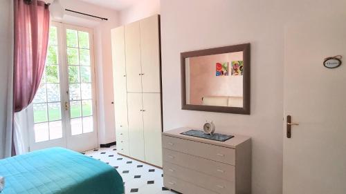 a bedroom with a bed and a dresser and a mirror at Appartamento Le Crugnole in Montepulciano