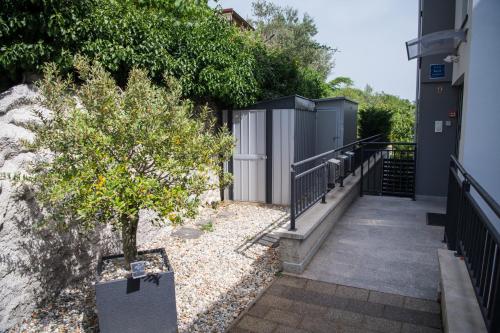 a walkway next to a building with a tree at Apartment Skylight in Kostrena