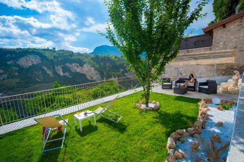 a garden with a hammock and a view of mountains at B&B Casanova in Agerola