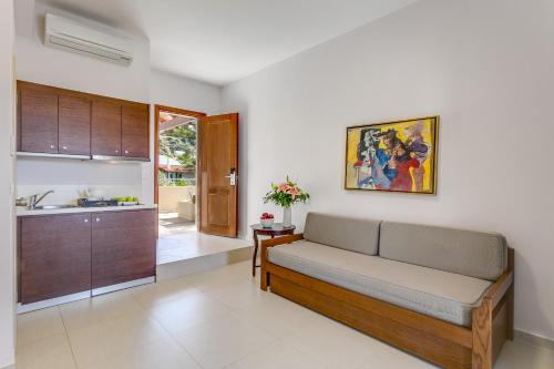 a living room with a couch and a kitchen at Porto Platanias - Casa Di Porto in Plataniás