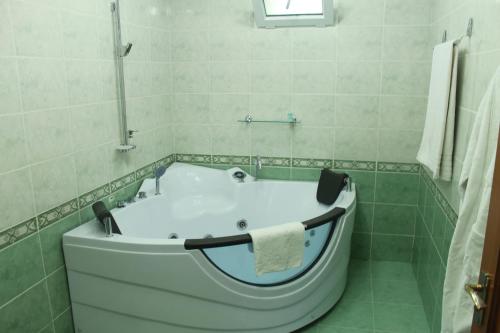 Atlas B&B Hotel tesisinde bir banyo